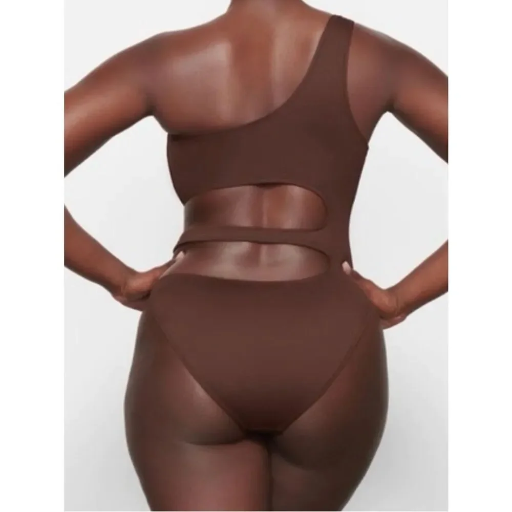 SKIMS SWIM ONE SHOULDER CUT OUT MONOKINI SWIMSUIT COCOA XL NEW MSRP $129